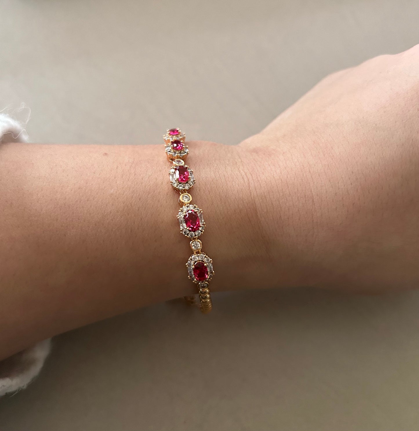 Ermin red bracelet