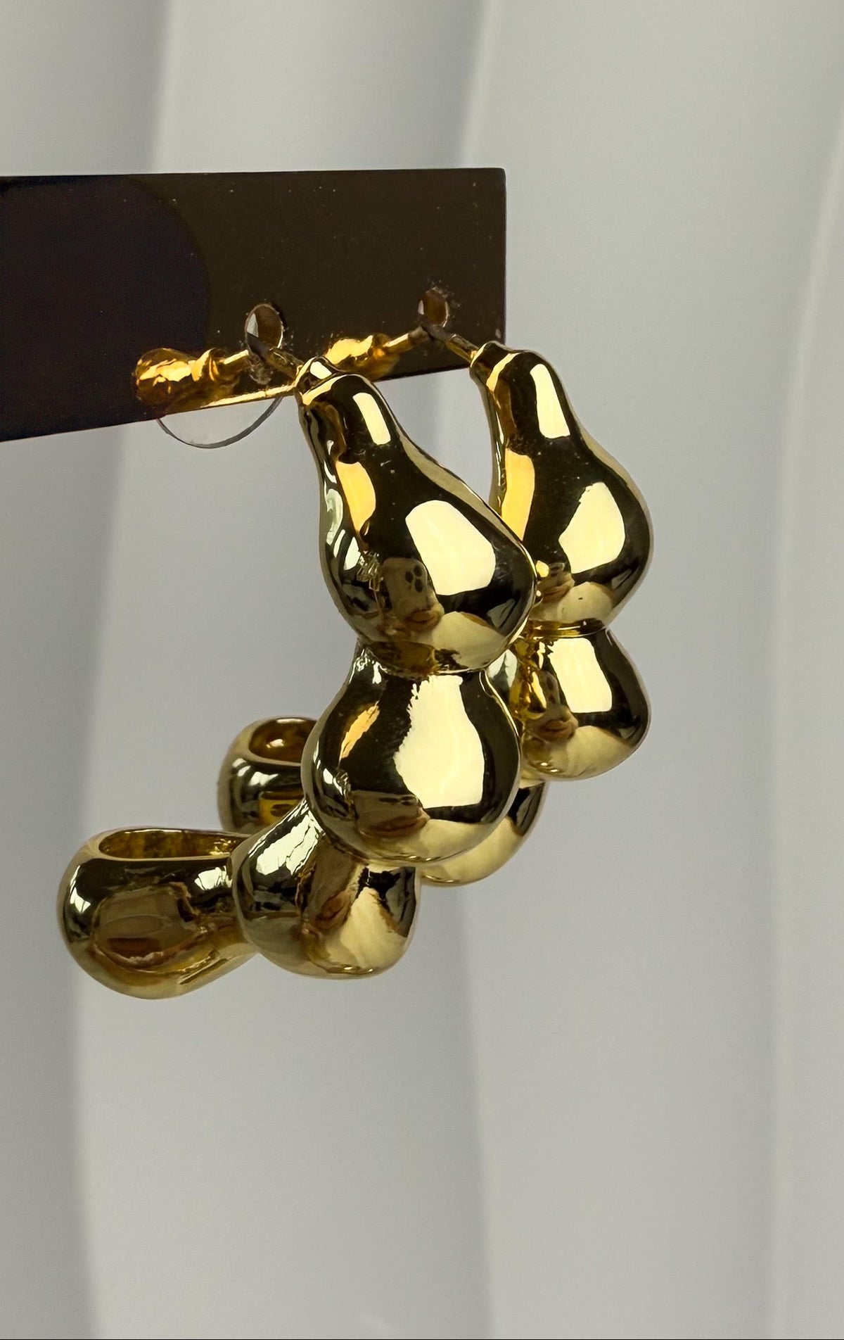 Sculpted Gold Arc Earring – gouden oorbellen van DiSora
