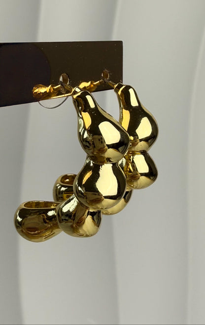 Sculpted Gold Arc Earring – gouden oorbellen van DiSora