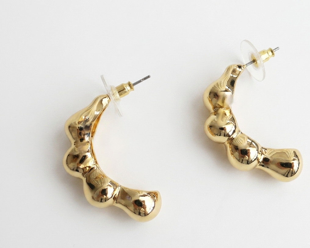 Sculpted Gold Arc Oorbel