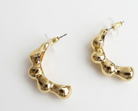 Sculpted Gold Arc Oorbel